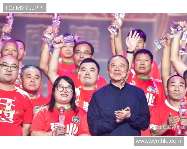 足球明星展现多才多艺唱歌视频引发球迷热议与欢笑